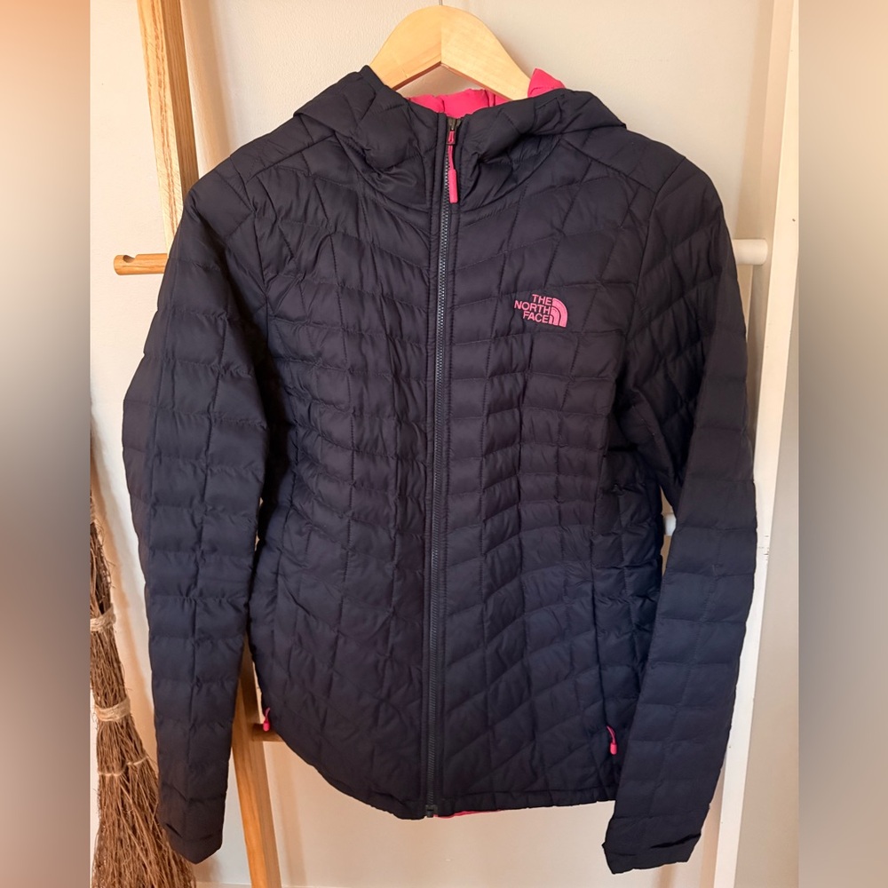 The North Face Women's Navy Puffy NWOT